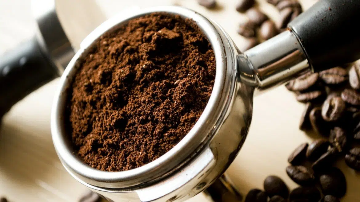 Le marc de café peut être utilisé comme un soin beauté